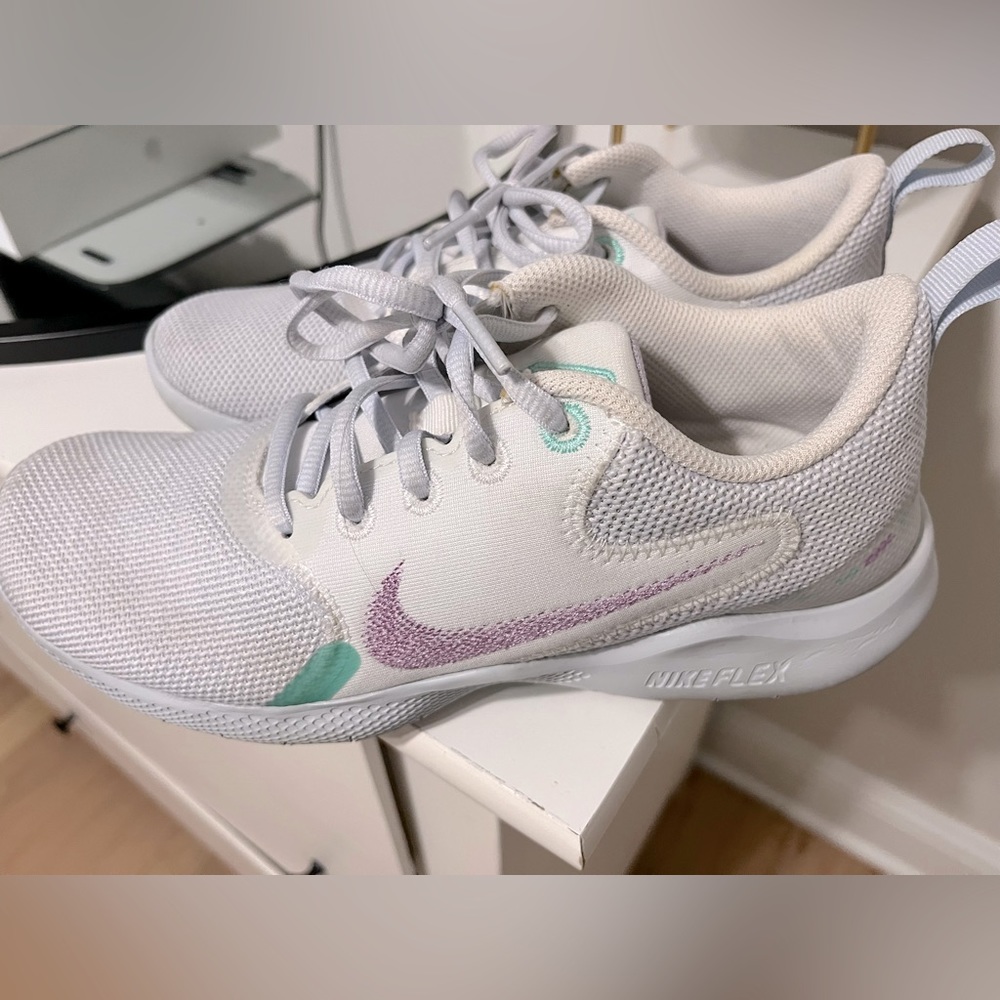 Nike Flex experience run 10 women’s sneaker, size 6.5